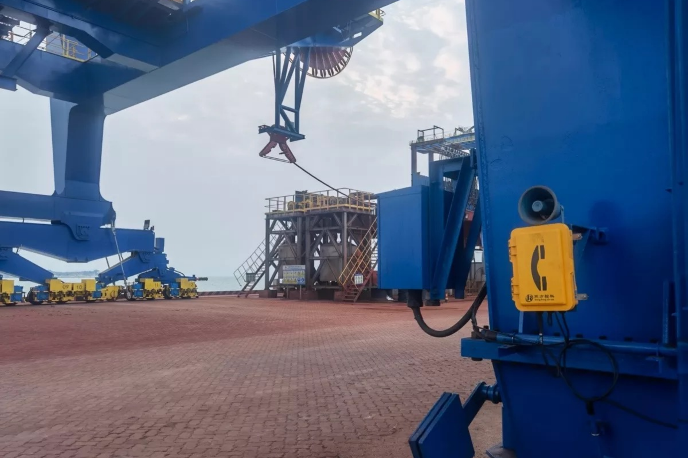 How Do Industrial Broadcast Telephones Enhance Communication in Port Heavy Machinery Areas?