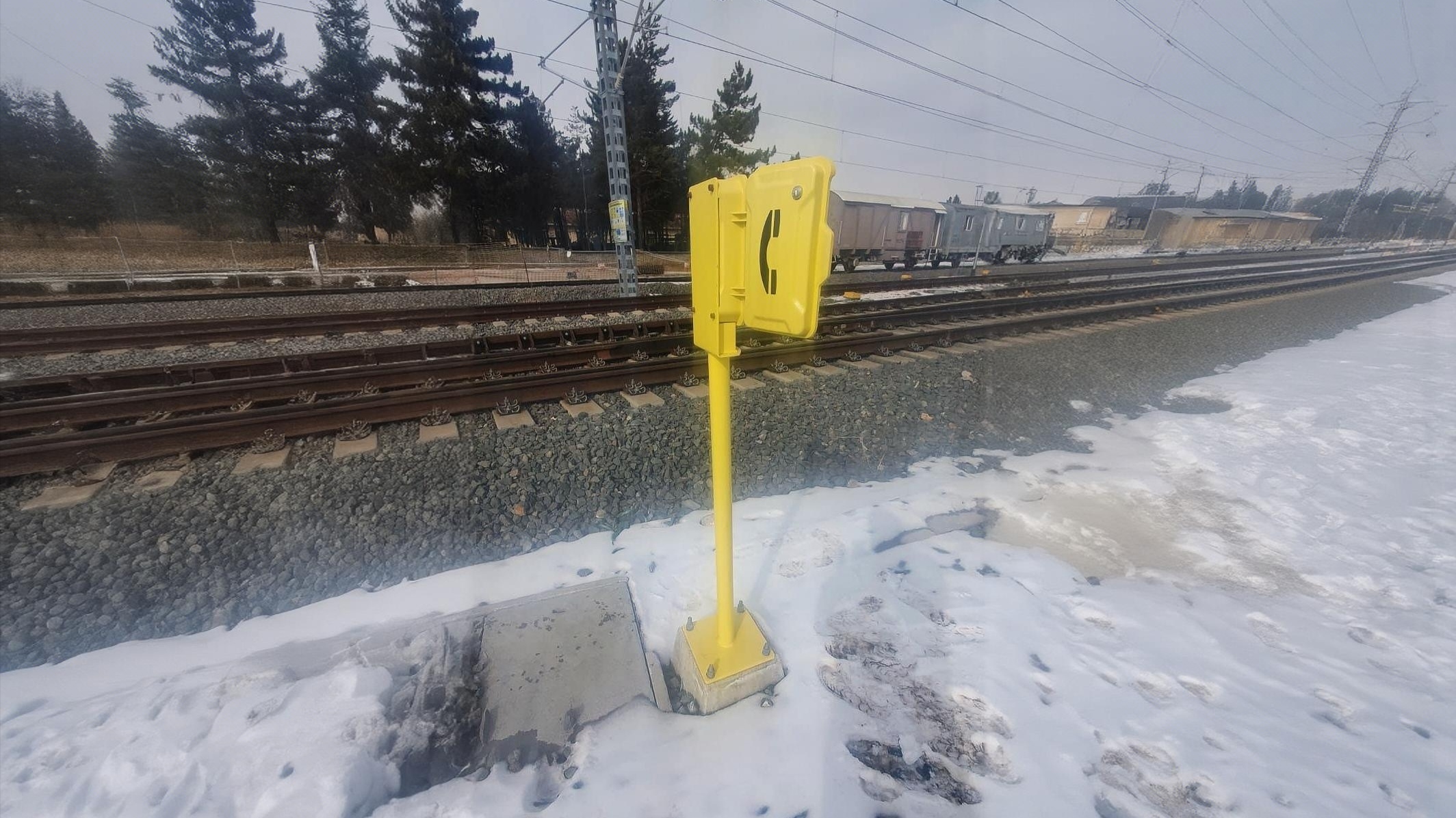 How Does Temperature Rating Impact Industrial Telephone Performance?