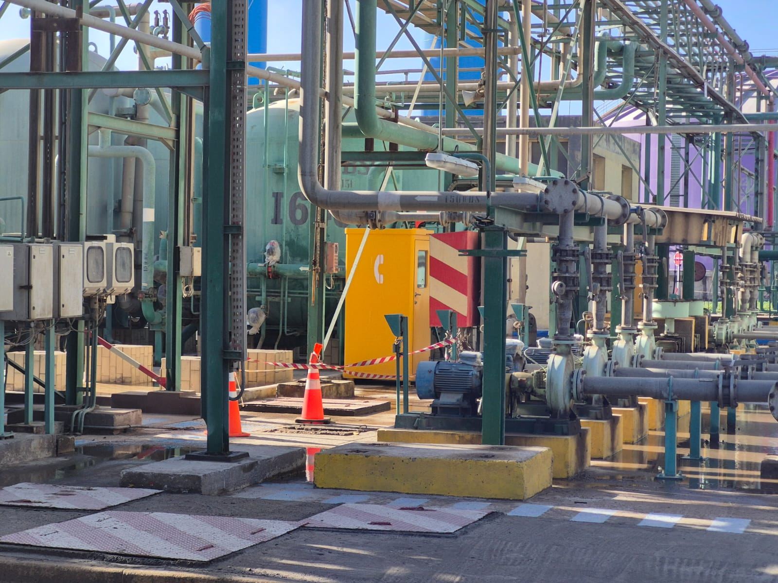 Focusing on High-Noise Chemical Plant Environments in North Africa, J&R Technology Delivers an Integrated Noise Reduction Communication Solution