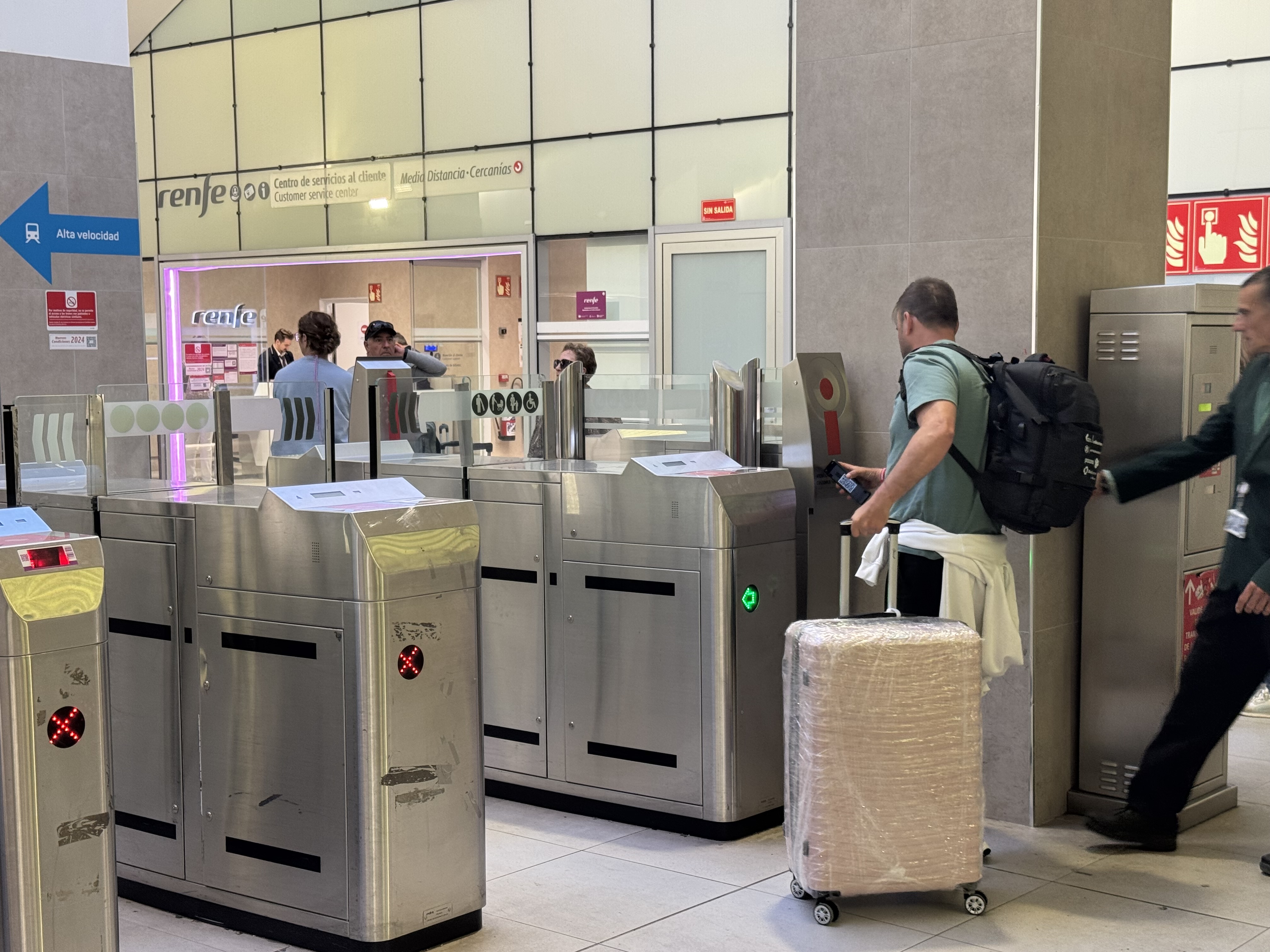 J&R Technology Supports Upgrade of One-Click Emergency Communication System at Spanish Railway Stations